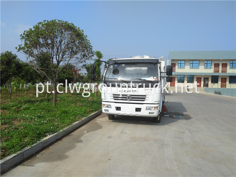 Road Sweeper Truck 1